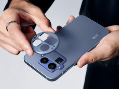 O Realme GT 8 Pro em seu acabamento Urban Blue com a placa da câmera removida. (Fonte da imagem: Realme)