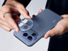 O Realme GT 8 Pro em seu acabamento Urban Blue com a placa da câmera removida. (Fonte da imagem: Realme)