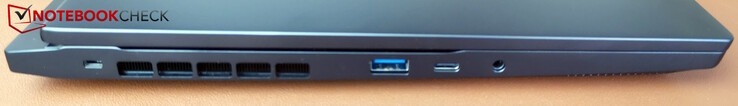 Esquerda: Kensington, USB-A (5 Gb/s), USB-C (5 Gb/s sem funções adicionais), entrada para fone de ouvido de 3,5 mm