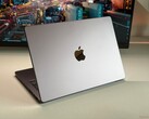 M5 Max com desempenho inconsistente e problemas de aceleração - Apple MacBook Pro 14 Review