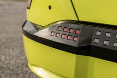 As luzes de matriz de pixels com inspiração retrô são inspiradas no irmão maior Ioniq 5 do Kona EV. (Fonte da imagem: Hyundai)
