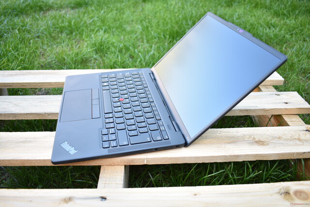 O X13s Gen 1 é um dos pouquíssimos notebooks com Windows em ARM que conhecemos (Fonte da imagem: Notebookcheck)