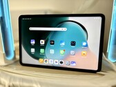 Chassi de metal leve, taxa de atualização de 165 Hz e suporte para caneta: O Xiaomi Pad Mini de 326 gramas. (Fonte da imagem: Notebookcheck)