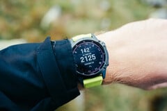 Os smartwatches modernos da Garmin também suportam chamadas de emergência via satélite