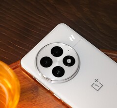 O OnePlus 13 (Fonte da imagem: Zhou Jiahuiang)