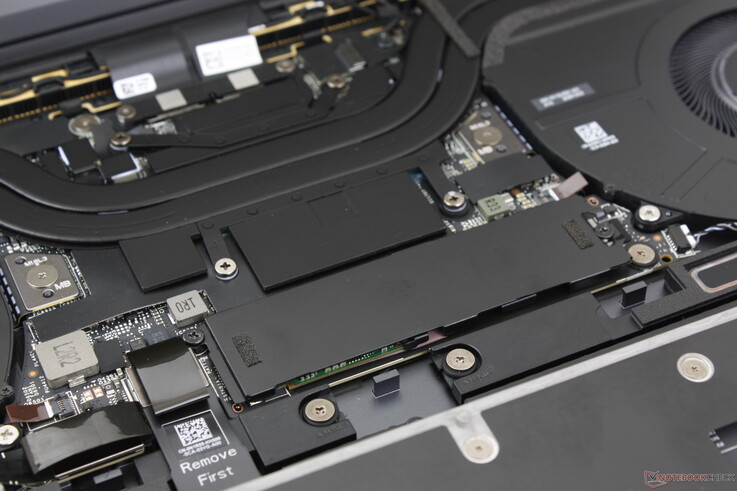 O dissipador de calor SSD está incluído