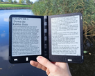 O Diptyx E-reader (na foto) lida com carregamento e transferências de arquivos via USB-C. (Fonte da imagem: u/spacerower via r/ereader)