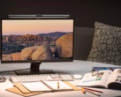 A BenQ ScreenBar Plus se encaixa perfeitamente em monitores externos. (Fonte de imagem: BenQ)