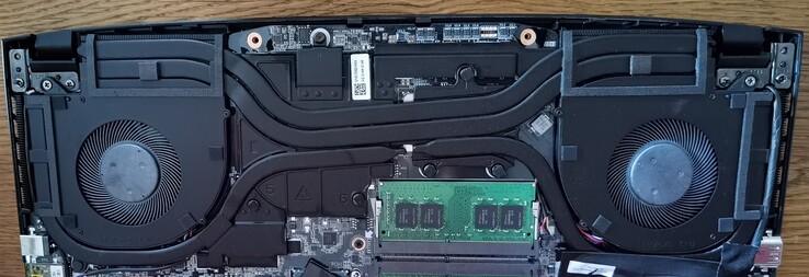 Aero 15 OLED XD - dissipador de calor com sistema dual-fan