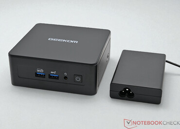 Geekom Mini IT15 com fonte de alimentação (19 V; 6,32 A)
