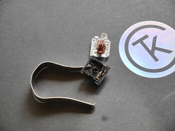 Interruptor Gateron Low-Profile 2.0 Brown desmontado