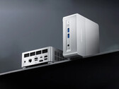 O X1 Lite custa a partir de US$ 281 na China. Na foto: uma imagem promocional do mini PC. (Fonte da imagem: Minisforum - editado)