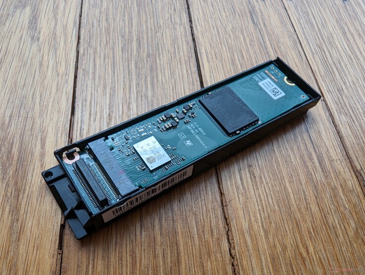 O SSD M.2 2280 pode ser facilmente trocado com apenas uma chave de fenda