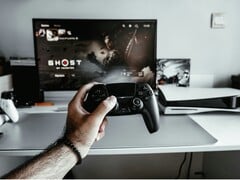 Um usuário do Reddit não conseguiu iniciar o jogo “Ghost of Yōtei” em seu PS5 após uma falha na verificação de licença, o que reacendeu o debate sobre jogos digitais e discos físicos.
