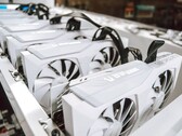 As cartas da ZOTAC Gaming GeForce RTX 30 Series White Edition estão ligadas aparentemente prontas para a mineração criptográfica. (Fonte de imagem:@ZOTAC_USA)