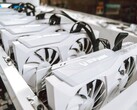 As cartas da ZOTAC Gaming GeForce RTX 30 Series White Edition estão ligadas aparentemente prontas para a mineração criptográfica. (Fonte de imagem:@ZOTAC_USA)