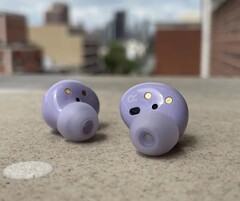 Os Galaxy Buds2 eram significativamente mais baratos do que os Galaxy Buds Pro. (Fonte: Mike Andronico/CNN)