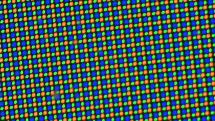 O OLED tandem fosforescente azul da LG tem o potencial de reduzir os pixels azuis e, ao mesmo tempo, usar menos energia para gerar o mesmo ou melhor brilho do que os painéis OLED atuais (mostrado ampliado). (Fonte da imagem: Notebookcheck)