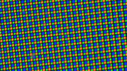 A tela OLED usa uma matriz de subpixel RGGB que consiste em um diodo de luz vermelha, um azul e dois verdes.