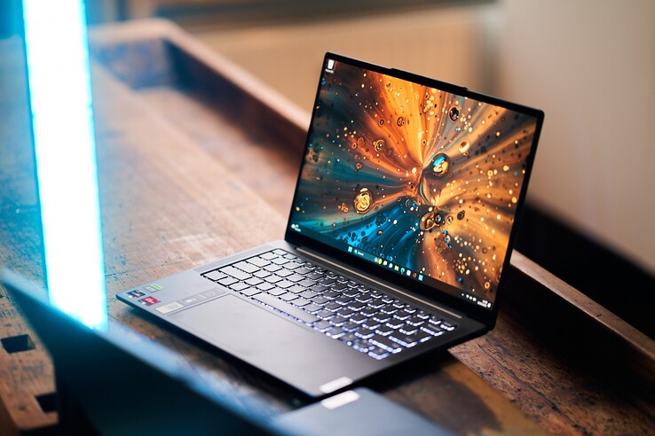 Revisão Lenovo Yoga Pro 7 14 - O ultrabook quase perfeito com AMD