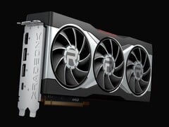Renderização em close da placa de vídeo AMD Radeon RX 6800 XT, com design de resfriamento de ventilador triplo e revestimento prateado com a marca Radeon em destaque. (Fonte da imagem: AMD)
