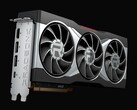 Renderização em close da placa de vídeo AMD Radeon RX 6800 XT, com design de resfriamento de ventilador triplo e revestimento prateado com a marca Radeon em destaque. (Fonte da imagem: AMD)
