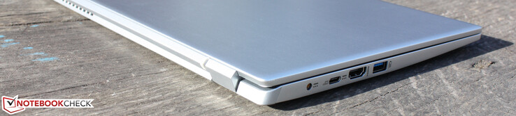 Peso leve de 1,3 kg 14-incher com bom tempo de funcionamento, mas com apenas potência moderada de computação Peso leve de 1,3 kg 14-incher com bom tempo de funcionamento, mas com apenas potência moderada de computação