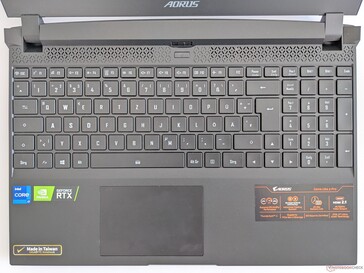 Aorus 15P YD - Dispositivos de entrada