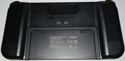 Duas portas USB-C para controladores estão integradas na parte traseira do Gamestation Go (Fonte da imagem: Marc Zander, Notebookcheck)