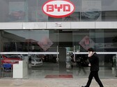 A BYD ultrapassou a Tesla em 2022 como a principal fabricante global de EV. (Fonte da imagem: Reuters)