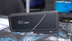 O Arco A750 é o segundo Arco A770 na pilha de produtos da Intel. (Fonte de imagem: Gamers Nexus)