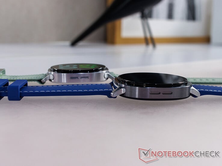 A Samsung afirma que o Watch 8 é 11% mais fino que o antecessor. Na foto: dois tamanhos do Watch 8. (Fonte da imagem: Notebookcheck)