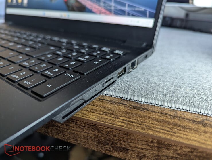 O leitor de cartão microSD do Schenker Connect 15