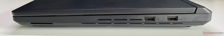Direita: 2x USB-A 3.2 Gen 2 (10 Gbit/s)