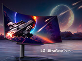 O UltraGear OLED 45GS96QB tem certificação VESA DisplayHDR 400 True Black, 45GR95QE na foto. (Fonte da imagem: LG)
