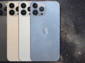 O iPhone 13 Pro Max tem uma lente larga com abertura f/1,5, UWA com f/1,8, e telefoto com f/2,8. (Fonte de imagem: Apple/ToddH - edited)