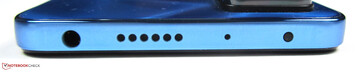 Parte superior: conector de 3,5 mm, alto-falante, microfone, infravermelho de disparo
