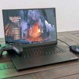Análise do laptop Razer Blade 16 RTX 5080: Quase tão rápido, mas muito mais barato