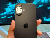 O iPhone 16 terá grades laterais foscas e um painel traseiro fosco, mas uma carcaça de câmera brilhante. (Fonte da imagem: Weibo)