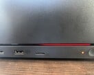 A Steam Machine está exibindo uma luz vermelha com um código de erro que, aparentemente, indica um problema de retreinamento da memória.