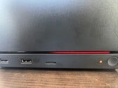 A Steam Machine está exibindo uma luz vermelha com um código de erro que, aparentemente, indica um problema de retreinamento da memória. 