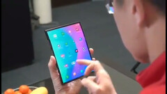O Cetus provavelmente não é o smartphone dobrável que Xiaomi provocou no ano passado, fotografado. (Fonte da imagem: Donovan Sung)