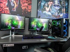 Uma configuração de PC com dois monitores (Fonte da imagem: Ella Don via Unsplash)