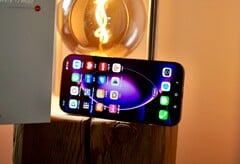 O Xiaomi 17 Max possui uma impressionante capacidade de bateria de 8.000 mAh.