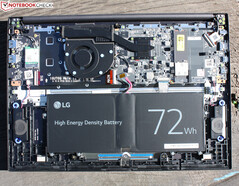 LG Ultra PC 16 (2022): bateria padrão mais pesada, chassi de plástico típico