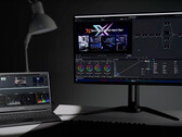 O AORUS FO32U2P tem certificação VESA ClearMR 13000 e DisplayHDR 400 True Black. (Fonte da imagem: Gigabyte)