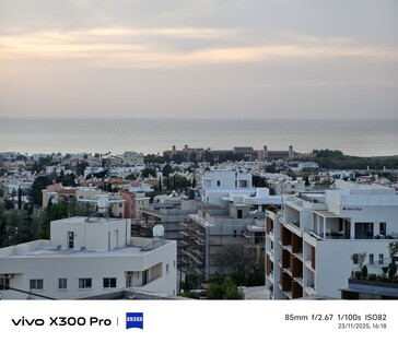 Vivo X300 Pro 12 MP 85 mm telefoto.