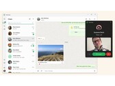 Uma imagem promocional do WhatsApp no Windows 11 mostrando a interface de usuário do bate-papo em um fundo bege. (Fonte da imagem: Microsoft Store)