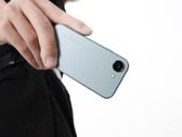 O Bluefox NX1 é um smartphone minúsculo de 4 polegadas com Android 15, agora disponível para encomenda em todo o mundo. (Fonte da imagem: Bluefox)