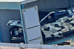 O Cybertruck da Tesla aterrissou na Nova Zelândia para testes em climas frios, o que nos deu uma prévia de seu amplo porta-malas e do design incomum da tampa. (Fonte da imagem: Clube de Proprietários do Cybertruck)